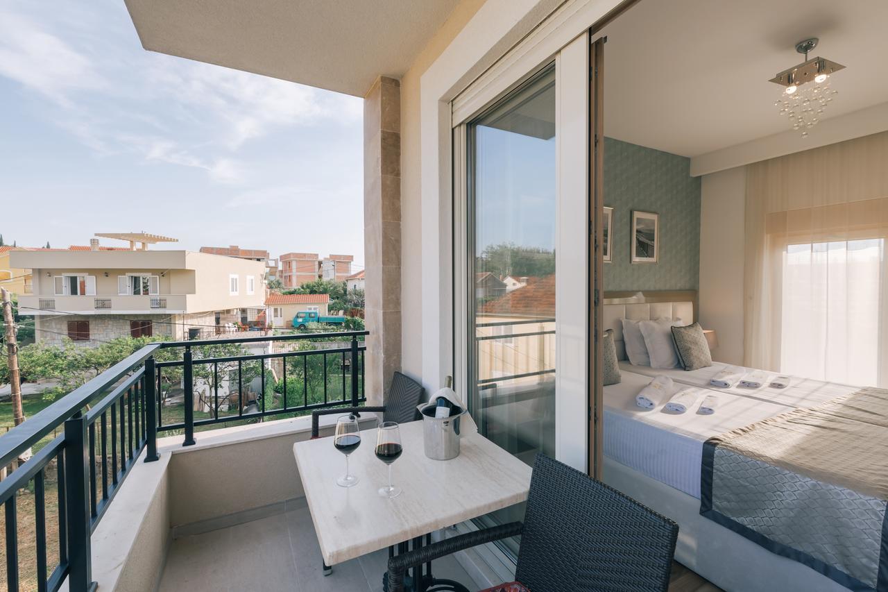 Villa Royal Apartments Tivat Bagian luar foto