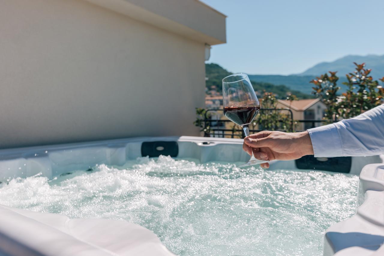 Villa Royal Apartments Tivat Bagian luar foto